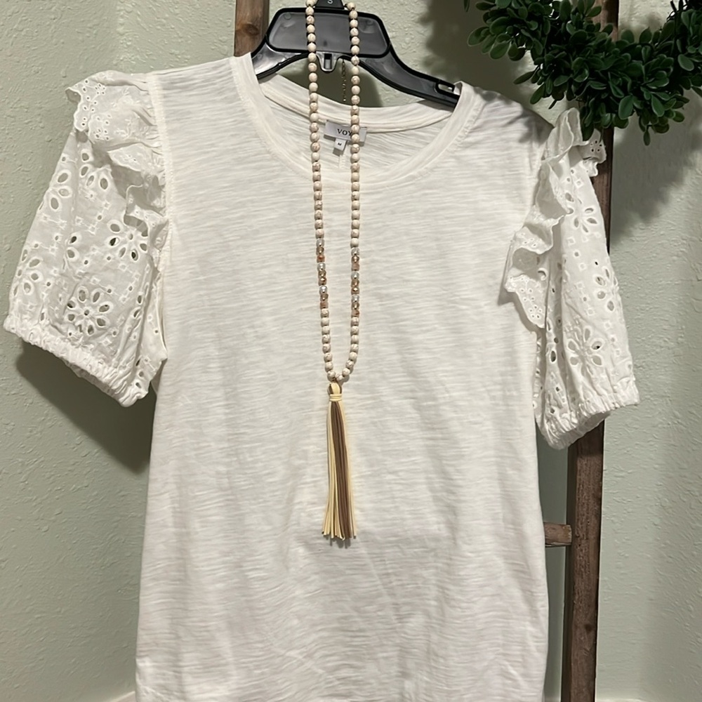 Voy Elastic Flower Sleeved Top with Necklace